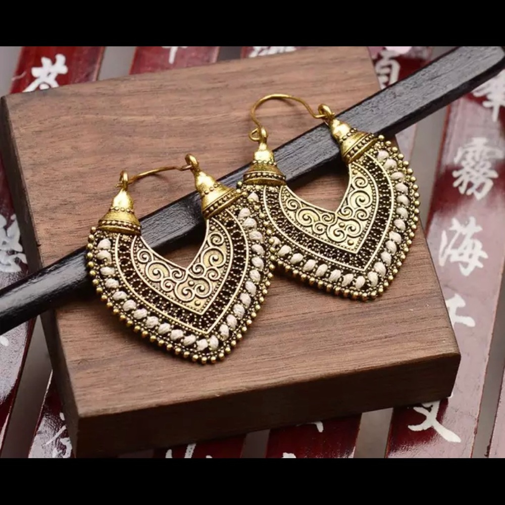 BRAND NEW FASHION EARRINGS